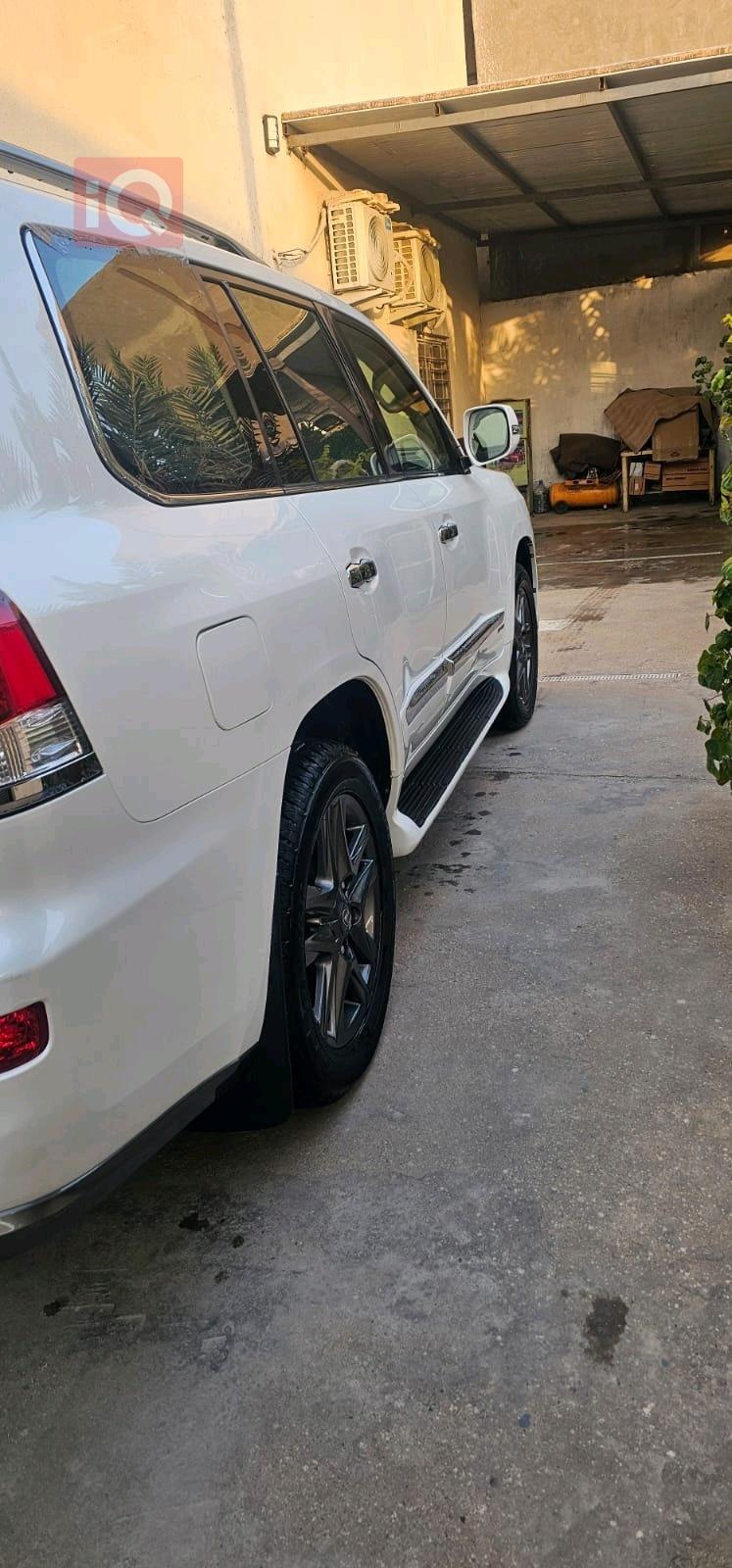 Lexus LX